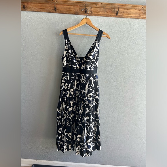 The Limited, black dress, v-neck, tank top, size 6 - Picture 2 of 11